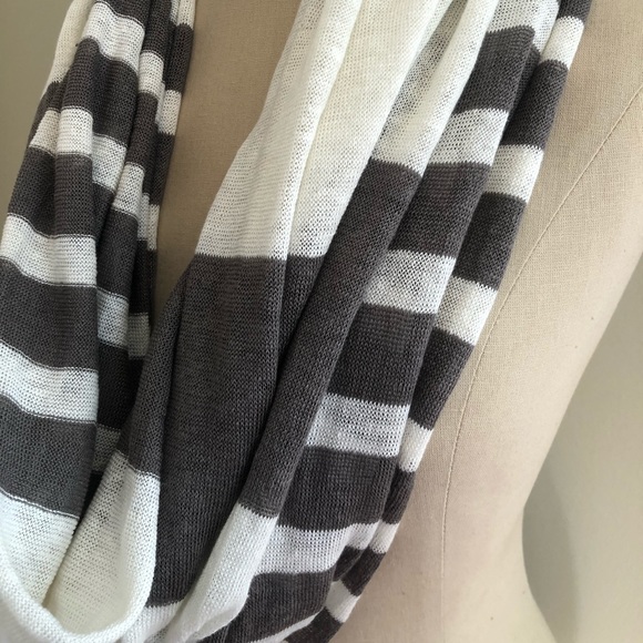 NWOT Vince Linen Cowl Scarf - Picture 3 of 6